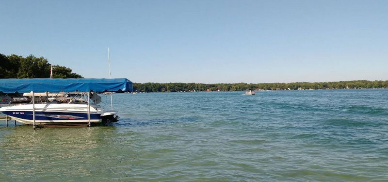 Klinger Lake Shopping Center (Klinger Lake Lunch) - Klinger Lake Itself (newer photo)